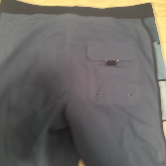 Vineyard Vines Mens swim shorts, size 32 blue, worn once - Picture 2 of 4